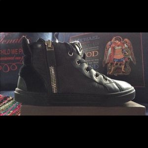 Little boys Louis Vuitton sneaker 100% authentic